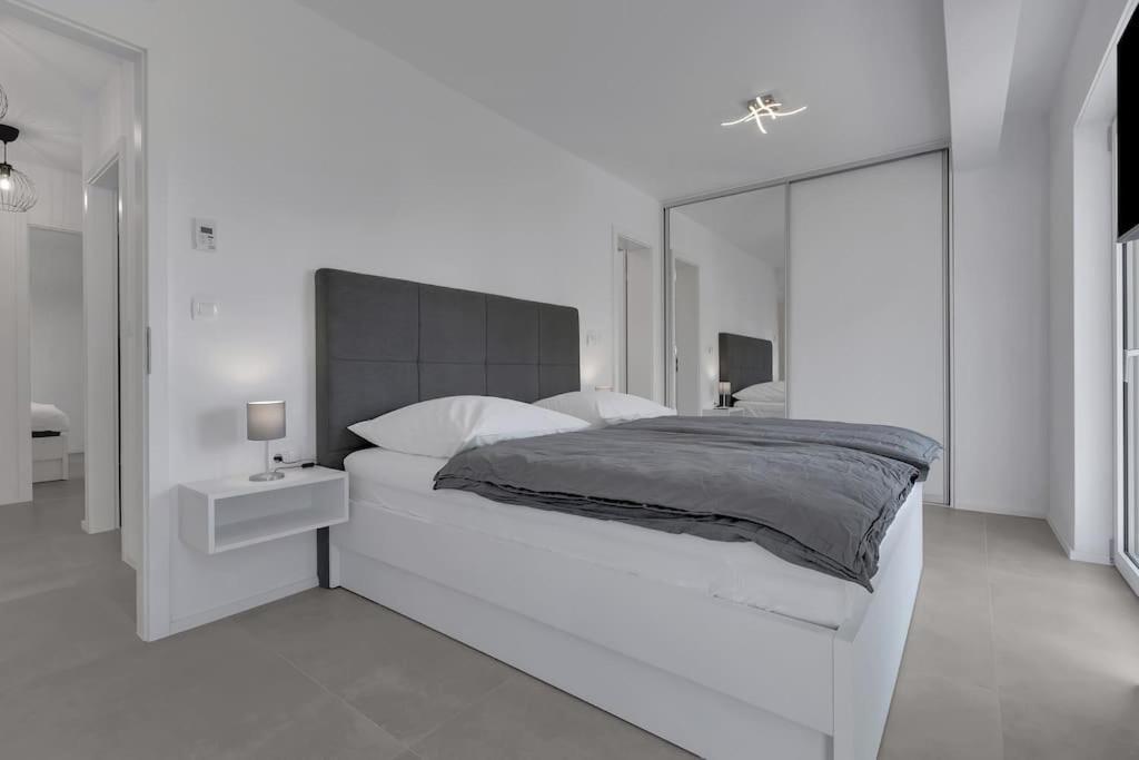 Apartman Delux With Private Pool - Makarska Exklusiv Tučepi المظهر الخارجي الصورة