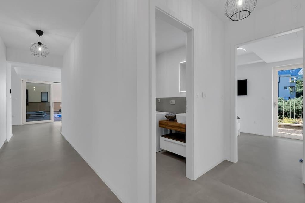 Apartman Delux With Private Pool - Makarska Exklusiv Tučepi المظهر الخارجي الصورة